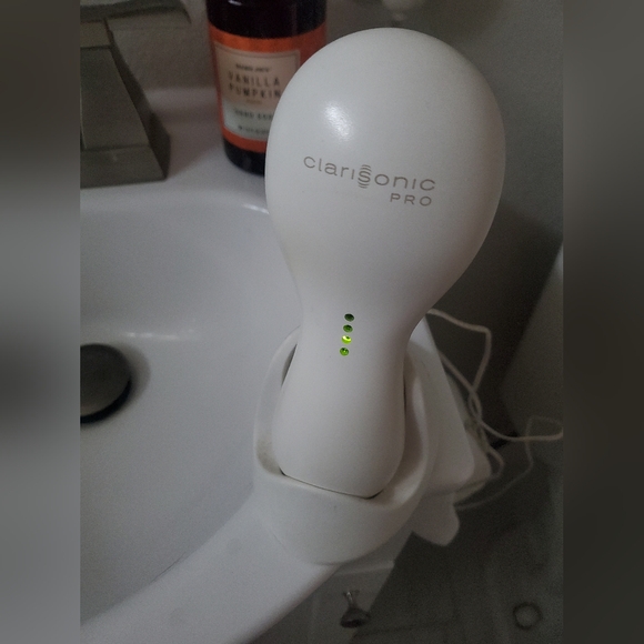 Clarasonic Pro with charging dock - Picture 4 of 4
